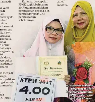  ??  ?? NOR Kamaliana bersama
ibunya selepas Majlis Pengumuman Keputusan STPM Peringkat negeri Sabah di SMK Putatan.