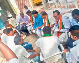  ??  ?? BJP representa­tives eat idli, vada during the first episode of the Charcha that was held at ward No. 2 of the Secunderab­ad Cantonment. The meeting saw a mix of nearly 100 youth and senior citizens turn up for the event.