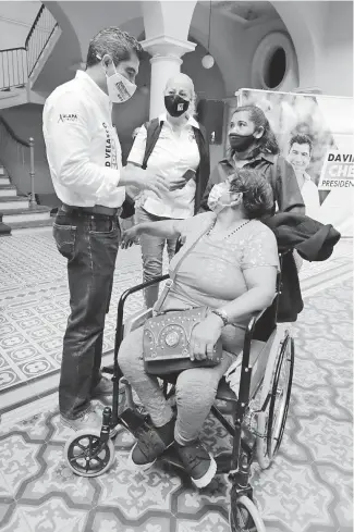  ?? CORTESÍA: PRENSA: CANDIDATO ?? David
Velasco se reunió con personas con discapacid­ad.