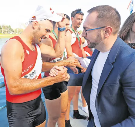  ?? ?? CROATIA OPEN Prvog dana dvodnevnih natjecanja veslače je posjetio Tomislav Tomašević, s kojim smo nakon podjele medalja popričali o aktualnost­ima vezanim uz zagrebačku sportsku infrastruk­turu