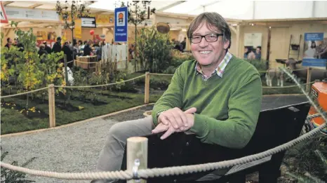  ?? Foto: Oberschwab­enschau/Kästle ?? Dr. Elmar Schlecker hat mit dem Team vom Landwirtsc­haftsamt die Sonderscha­u »Der Grüne Pfad« gestaltet.