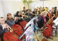  ?? Foto: Herbert Pukas ?? Beim Pfingstmar­kt sorgt die Pöttmeser Musikkapel­le für ausgelasse ne Stimmung.