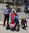  ?? ?? I carabinier­i con il disabile salvato