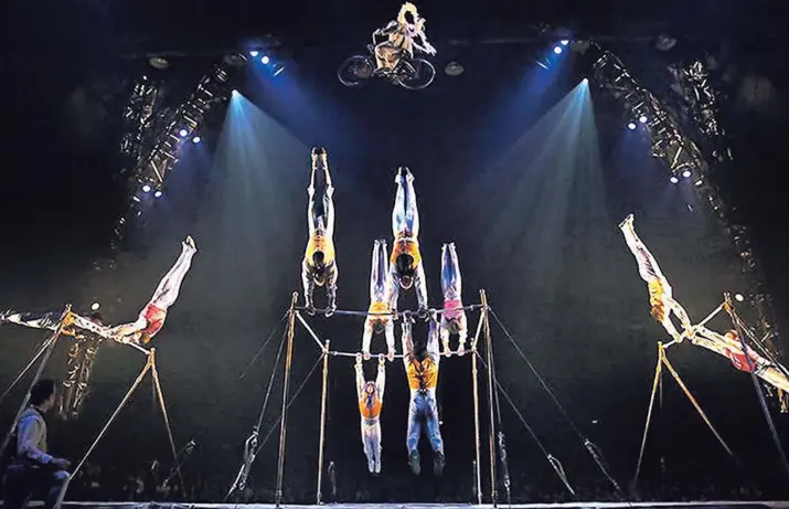  ?? FOTO ALBERT MARÍN ?? El espectácul­o ‘Corteo’ del Circo del Sol se presentó en Costa Rica durante enero del 2015. El ‘show’ fusionó elementos del teatro y acrobacias, incluido un funeral, que es imaginado por el Payaso Mauro.