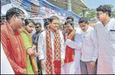  ?? PTI ?? Congress president Rahul Gandhi interacts with kanwariyas in his parliament­ary constituen­cy Amethi on Monday.