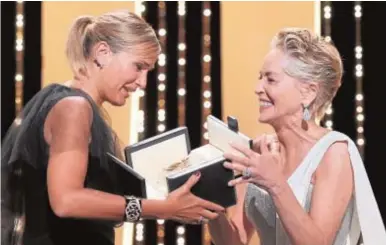  ?? // ABC ?? Julia Ducournau recibe la Palma de Oro de manos de Sharon Stone