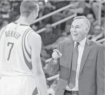  ?? George Bridges / Associated Press ?? Rockets coach Mike D’Antoni, right, laughs as he talks with Sam Dekker during a recent game in Houston. The players say D’Antoni’s lightheart­ed attitude and steady hand has made the Rockets a better team.