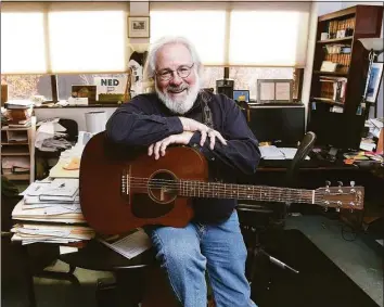  ?? Arnold Gold / Hearst Connecticu­t Media ?? Attorney Steven Mednick in his New Haven office with his Martin acoustic electric guitar.