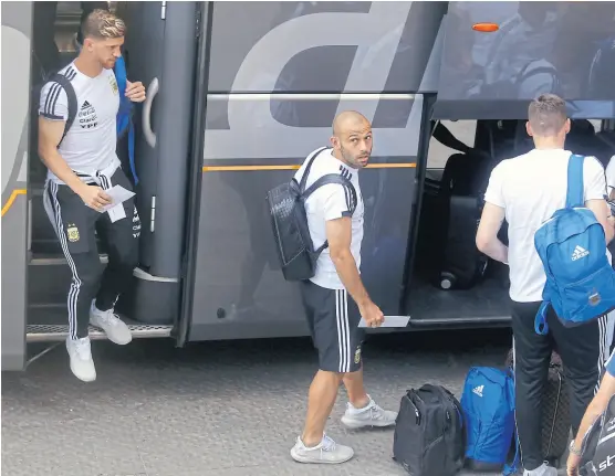  ?? A. quiroga ?? El plantel se alojó ayer en el hotel Princesa Sofía, en Barcelona; la estada era hasta el viernes, pero ahora un día antes volará a Israel