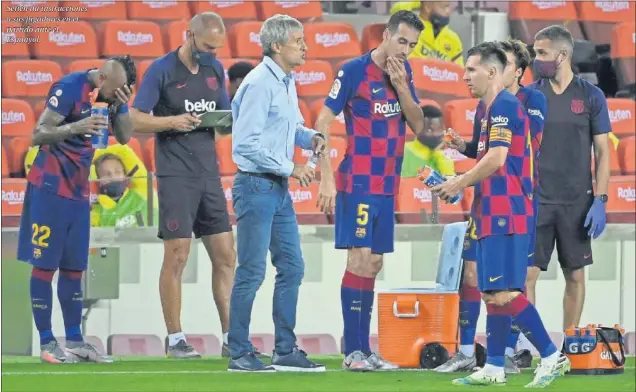  ??  ?? Setién da instruccio­nes a sus jugadores en el partido ante el Espanyol.