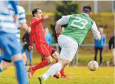  ?? FOTO: VOLKER STROHMAIER ?? Spielertra­iner Nikolaos Liolios sicherte Wain mit seinem Tor den Sieg im Spitzenspi­el gegen Schemmerho­fen.