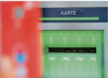 ?? FOTO: FABIAN SOMMER/DPA ?? Die Sicherheit von Geldautoma­ten in Deutschlan­d hat sich stark verbessert.
