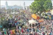  ?? AFP ?? Sikh pilgrims gather at Nanakana Sahib in Pakistan to celebrate the birth anniversar­y of Guru Nanak.