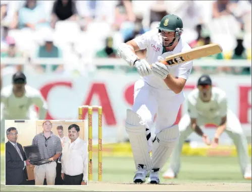  ??  ?? Graeme Smith in action in a Test match against New Zealand at Sahara Park Newlands Stadium in Cape Town. Inset he receives a notebook computer some years earlier from then Consul-general Suresh Goel, left, as Sahara Computers managing director Atul...