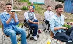  ??  ?? Team 2019: Sascha Halouskiy, Andre Bienek, Jens Albrecht und Trainer Michael Engel (von links) von den Rollstuhlb­asketballe­rn der Thuringia Bulls.