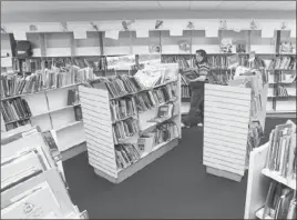  ?? Gary Friedman
Los Angeles Times ?? CINDY WAUGH stacks books on shelves in the new library at Aeolian Elementary School in Los Nietos. The campus hadn’t had a library for nearly a decade.