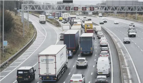  ?? ?? TRAFFIC: Motorists face constant queues on the M62 say councillor­s