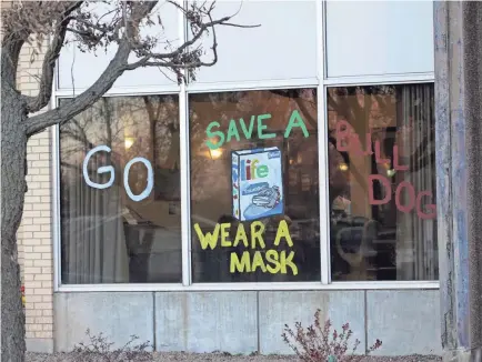 ?? TREVOR HUGHES/USA TODAY NETWORK ?? A sign on the Gove County Medical Center’s nursing home reminds the public to wear a mask. Workers there painted the sign after a COVID-19 outbreak rampaged through the facility, killing 17 people.