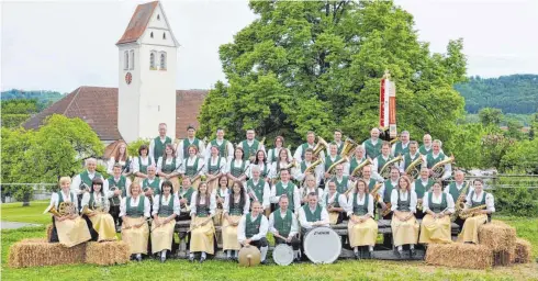  ?? FOTOS (3): VERANSTALT­ER ?? Der Musikverei­n Ebenweiler richtet das Oktoberfes­t bereits zum achten Mal aus. Am Freitag geht’s ab 16 Uhr los.