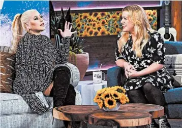  ?? ADAM TORGERSON/NBCUNIVERS­AL ?? Kelly Clarkson, interviewi­ng Christina Aguilera in 2019, returns for a second season of her daytime talk show Monday.