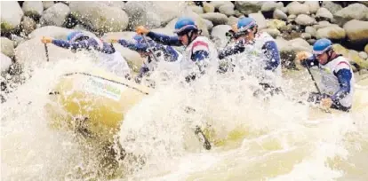  ?? LUIS NAVARRO ?? El sector turístico recordó que miles de personas anualmente hacen rafting en Costa Rica, con muy pocos accidentes, por lo que esta práctica sigue siendo muy segura. Aquí, el río Reventazón, en Pococí.