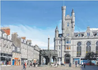  ?? FOTOS: UDO HAAFKE ?? In Aberdeens Innenstadt ist Grau die vorherrsch­ende Farbe.