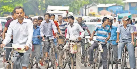  ?? RAJ K RAJ/HT PHOTOS ?? (Above) An estimated 11 percent of Delhi’s working population cycles to work. (Right) Like lakhs of others, people like Vikas (in red shirt) and Surinder Kumar use their cycles not just for work, but also for visits to the doctor and dropping children to school, braving aggressive motorists daily.