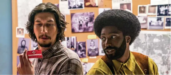  ?? Foto: epd ?? Der schwarze Polizist Ron Stallworth (John David Washington, rechts) unterwande­rt mit seinem weißen Kollegen Flip (Adam driver) den Ku Klux Klan von Colorado Springs.