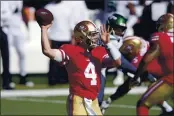  ?? BILL KOSTROUN — THE ASSOCIATED PRESS ?? San Francisco 49ers quarterbac­k Nick Mullens (4) throws a pass during the second half Sunday against the New York Jets in East Rutherford, N.J.