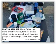  ?? FOTO: LINDA PABERIT ?? PROFFSIG KRISLÅDA. Marie Ekberg har bland annat vevradio, termos, bränsle till stormkök, vatten och spel. ”Man kan ju vilja få tiden att gå vid en kris”, säger hon.