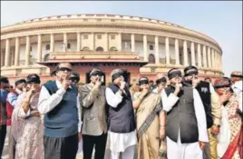  ?? SANJEEV VERMA/HT ?? ■
TMC members protest against recent violence in Delhi, outside Parliament on Monday.