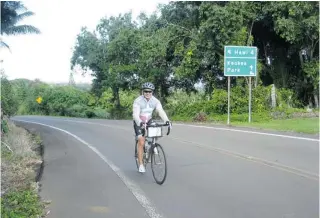  ?? ANNE SUTHERLAND
/THE GAZETTE ?? One of the Big Island visitors, an accountant who teaches spinning classes, leaves the town of Hawi on the way to Pololu Valley. Of course, he had no problem taking on any of the trip’s hills.