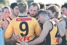  ??  ?? Colac coach Kane Leersen addresses the team at quarter-time.