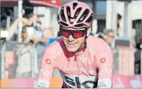  ?? FOTO: AP ?? Froome lució por las calles de Roma la maglia rosa que le acreditó como ganador