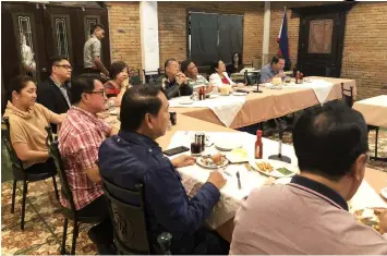  ?? Contribute­d Photo ?? CONSULTATI­ON MEETING. PamCham Chairman Emeritus Levy P. Laus and board of directors discuss with Megaworld’s representa­tives regarding the chamber’s concern over the property giant’s latest township developmen­t in the City of San Fernando.—