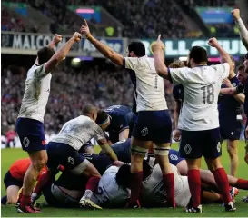  ?? ?? Controvers­y: France celebrate as Scotland are denied a try