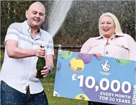  ?? ?? Raising a toast: Kirk Stevens and Laura Hoyle with a cheque