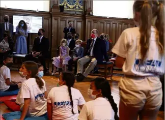  ?? (Photo Jean-François Ottonello) ?? En présence du prince Albert II et de ses enfants, le prince héréditair­e Jacques et la princesse Gabriella, les écoliers de Breil-sur-Roya ont décrit leur village et expliqué les leçons tirées de la tempête Alex.