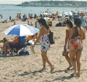  ??  ?? L’été, c’est aussi, sinon surtout, l’occasion de se la couler douce. - Archives