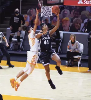  ?? Randy Sartin / USA Today ?? UConn’ Aubrey Griffin (44) goes to the basket against Tennessee during a 2021 game.