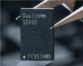  ??  ?? The Snapdragon X60 modem should perform similarly to the 5G modem in the iphone 12 line, but with lower power consumptio­n.