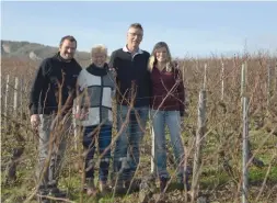  ?? ?? Guillaume, Mireille, Pascal et Amandine Renaud produisent huit cuvées.