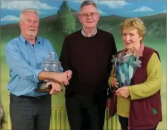  ??  ?? Winner Peter Woods (left) with Greenhills chairman Val Maguire and runner-up Claire Woods.
