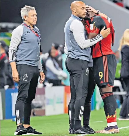  ?? ?? Agony: Romelu Lukaku (right) is consoled by Belgium assistant manager Thierry Henry (above); the forward is unable to turn the ball into an empty Croatia net (left)