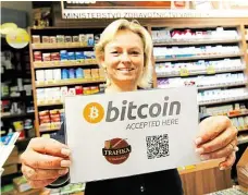 ?? Foto: Václav Šlauf, MAFRA ?? Bitcoiny se platí leckde Karlovarsk­á trafika U Holoubků přijímá bitcoin už od roku 2013.