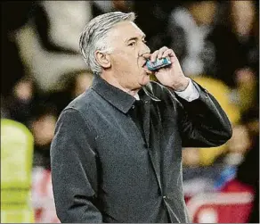  ?? FOTO: EFE ?? Ancelotti no dejó de devorar chicles en Kiev,
su habitual recurso para quitarse el estrés