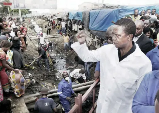  ??  ?? President Edgar Lungu inspects the cleaning exercise conducted by the defence forces at City Market in Lusaka on Sunday,December 31,2017