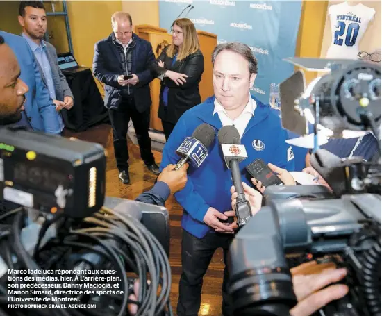  ?? PHOTO DOMINICK GRAVEL, AGENCE QMI ?? Marco Iadeluca répondant aux questions des médias, hier. À L’arrière-plan, son prédécesse­ur, Danny Maciocia, et Manon Simard, directrice des sports de l’Université de Montréal.