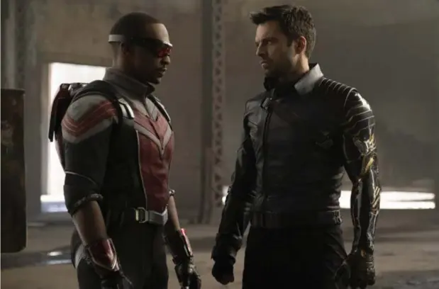  ?? FOTO DISNEY+ ?? Anthony Mackie en Sebastian Stan brengen ‘Lethal Weapon’ naar ’The Falcon and the Winter Soldier’.