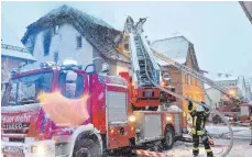  ?? FOTO: KLAUS WEISS ?? Die Feuerwehr löschte den Brand.